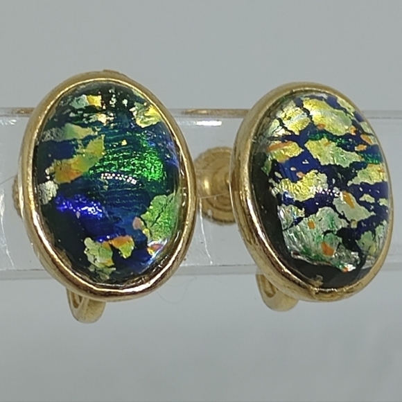 Jewelry - * vintage blue green Faux fire opal Glass oval gold tone screw back earrings